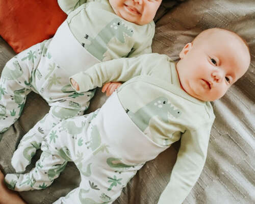 Miksi identtisillä kaksosilla on erilaiset pe...