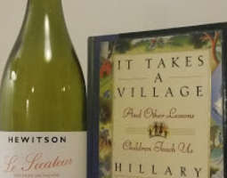 It takes a village (kirjoittanut Hillary Rodh...