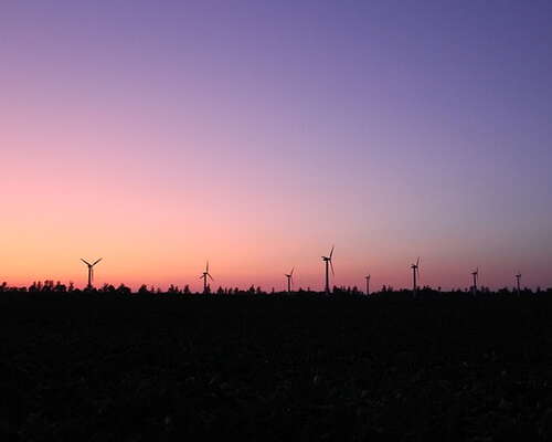Sähköntuotannon päästöt laskeneet – tuulivoim...