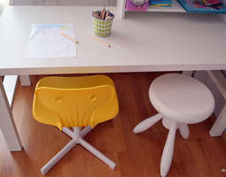 Eskarilaisen koulupöytä- keltainen työtuoli