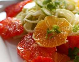 Fenkoli-sitrussalaatti