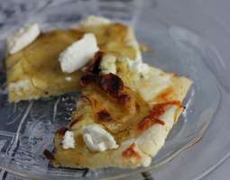 Valkoisia pizzoja: peruna-ricottapizza sekä s...