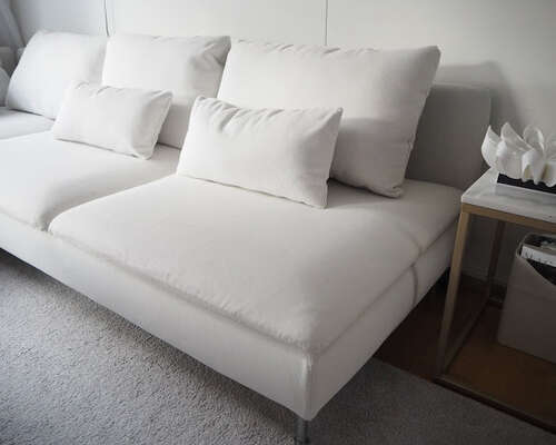 Valkoinen sohva lapsiperheessä - Ikea Söderhamn