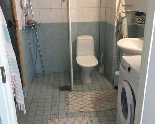 Pieni, mutta toimiva kylpyhuone