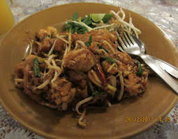 Thaimaalaista ruokaa Koh Lantalla