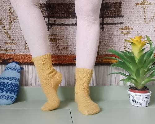 Keltaiset kukkasukat / Anémone socks