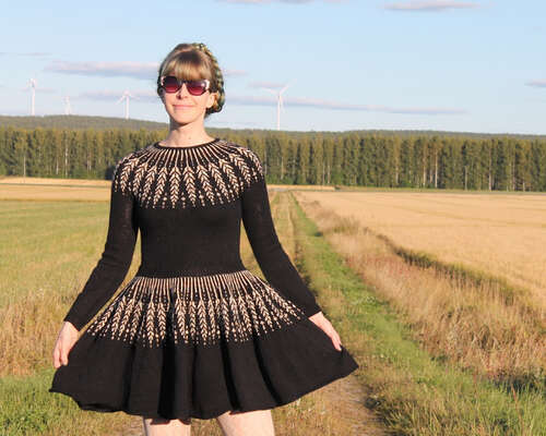 Kirjoneulemekko / Meadow Moon knit dress