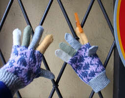 Kissakalakäsineet / Colourful catfish gloves