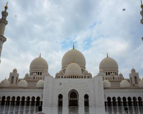 Abu Dhabi ja maailman upein moskeija