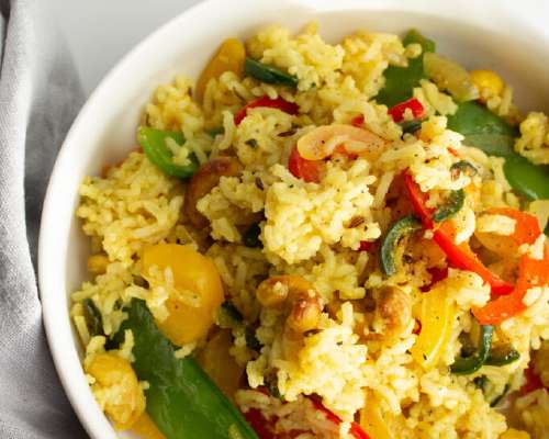 Intialainen maustettu riisi ja kasvikset