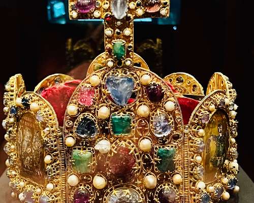 Kaiserliche Schatzkammer - See Sisi's Crown a...