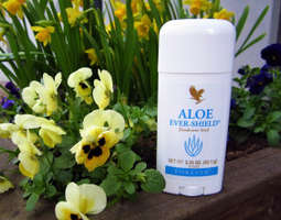 Uusi lupaava alumiiniton deodorantti: Aloe Ev...