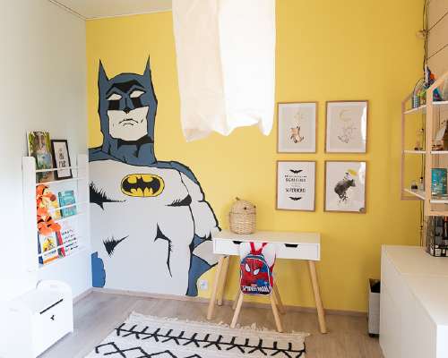 Batman- seinämaalaus pojan huoneeseen