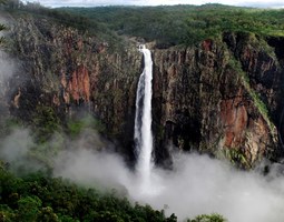 Queenslandin vesiputouksilla