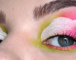 #Pride2019 Värikäs Cloud Eye -meikki
