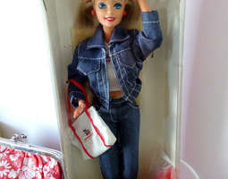 Chuck E. Cheese's Barbie