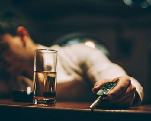 Puolison alkoholismi – parisuhteen usein vaie...