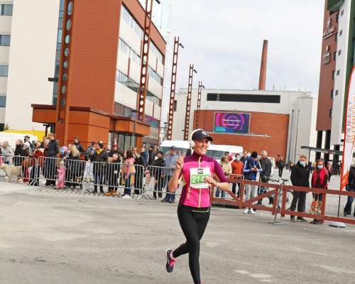 Mitali ja uusi ennätys Finlandia Marathonilla