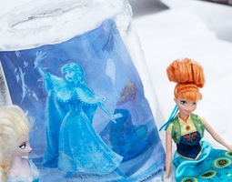 Pikkutyttöjen unelma: Frozen-jäälyhty