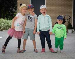 Loma Hollannissa - viisi lasta ja neljä aikuista