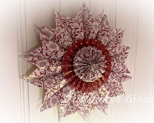 Valkoinen joulu; punasävyinen ”paperipussi