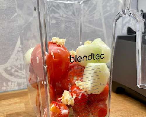 Tomaattisalsa blenderissä