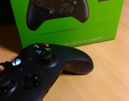 Xbox -höyhensarjalainen ja PC-pelaaminen Xbox...