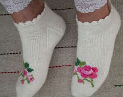 Ruusuinen sukkapari