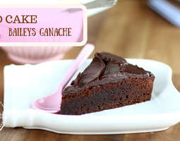 Mutakakku Baileys-ganachella / Mud cake with ...