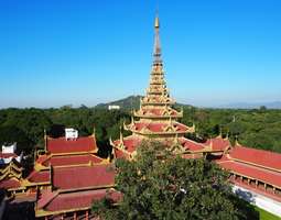 Mandalay - temppeleitä ja auringonlaskua