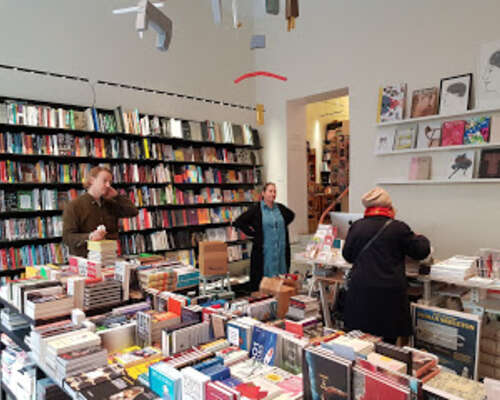 Det finns bokhandlar också på andra ställen ä...