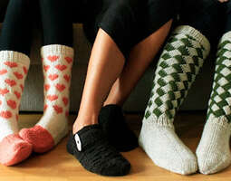 Villasukkaperhe -Family of woollen socks