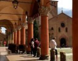 Bologna: Arcades, History and Mediterranean Colors