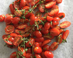 Uunissa paahdetut tomaatit onnistuvat aina