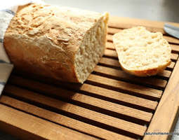 Sunnuntai: leivontaa, säilöntää ja mehustusta...