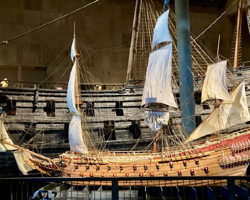 UNDER CONSTRUCTION Vasa-museossa tutkimassa k...