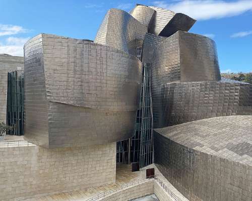 Häikäisevä Bilbaon Guggenheim-museo