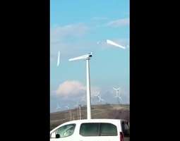 Tuulivoimala hajosi Etelä-Italiassa