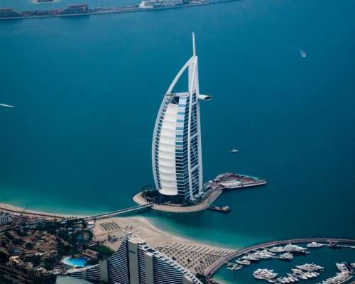 Dubai: Kuvottavaa ökyilyä ihmisoikeuksien ja ...