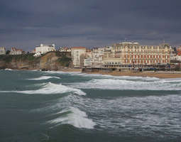 Aaltojen ja kuohujen Biarritz
