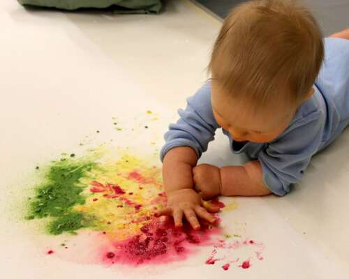 Vauvojen värikylpy - hauskaa tekemistä vauvan...