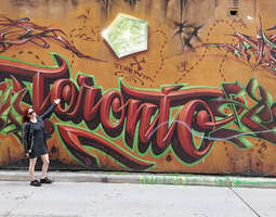 Toronto streetart: Queen west + more