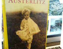 Austerlitz – mies vailla menneisyyttä