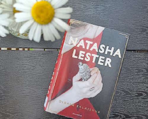 Kirja-arvostelu: Natasha Lester / Diorin salaisuus