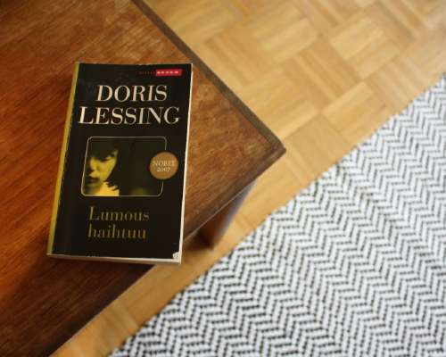Doris Lessing: Lumous haihtuu