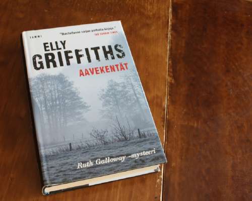 Elly Griffths: Aavekentät