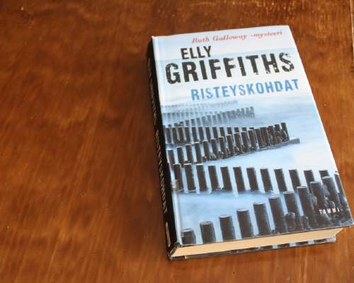 Elly Griffths: Risteyskohdat