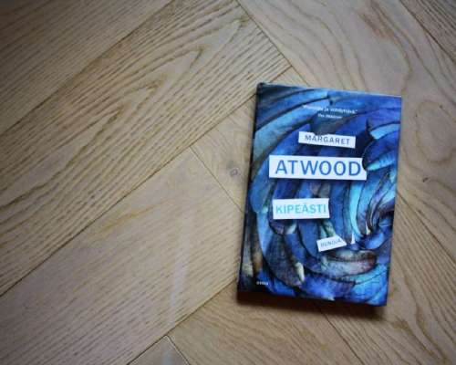 Margaret Atwood: Kipeästi – runoja