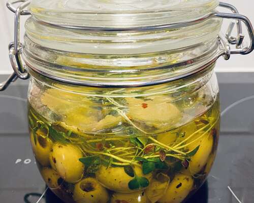 Kuukauden resepti: marinoidut oliivit