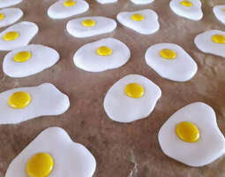 Minttukaramelli - Paistetut kananmunat